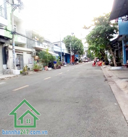 BÁN ĐẤT TẶNG NHÀ – TRUNG TÂM TÂN PHÚ – 2 MẶT TIỀN – 50M² – GIÁ 4.5 TỶ Căn nhà cấp 4, hai mặt tiền trước sau, thuận tiện kinh doanh hoặc cho thuê. Hiện đang cho thuê. 