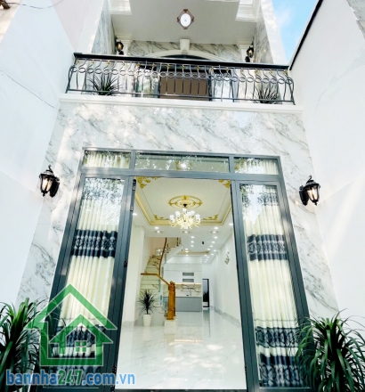 BÁN NHÀ ĐẸP 74M² – HẺM 5M – TÊN LỬA – BÌNH TÂN – GẦN AEON – CHỈ 6,2 TỶ Nhà 1 trệt 1 lầu, 3PN, 3WC, sân trước sau thoáng mát.   Diện tích 4 x 18.5m, sổ A4 vuông