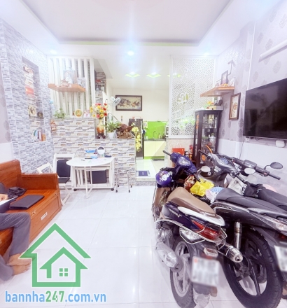 CHỈ 3,9 TỶ – HẺM 3 GÁC NGUYỄN SƠN – CÁCH 1 CĂN RA HẺM XE HƠI – 3 TẦNG BTCT - 2PN, 2 WC.  Vị trí siêu đẹp, trung tâm Tân Phú – vài bước ra chợ, trường học, bệnh viện... 