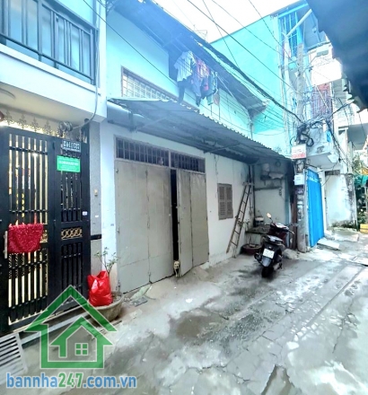 NHỈNH 4 TỶ – HẺM 3,5M – LẠC LONG QUÂN – P. BẢY HIỀN * Diện tích: 40m² (5,85 x 7,5m) * Kết cấu hiện trạng: 1 trệt + 1 gác gỗ * 3 phòng ngủ – 2 WC. Nhà hiện trạng tiện sửa chữa hoặc xây mới theo nhu cầu. Hẻm 3,5m yên tĩnh, khu dân cư hiện hữu, an ninh