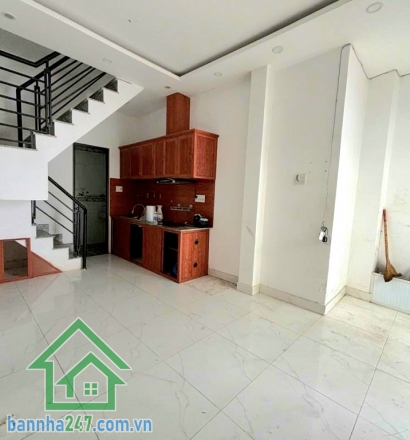 CHỈ 4,3 TỶ – NHÀ 3 TẦNG CMT8 – TRUNG TÂM QUẬN 10 – DT: 27M² (DTSD: 81M²) - HẺM THÔNG – SỔ RIÊNG - 2PN, 2WC DT: 27m² (4,5 x 7m) Kết cấu: 1 trệt, 2 lầu – 2PN, 2WC.
