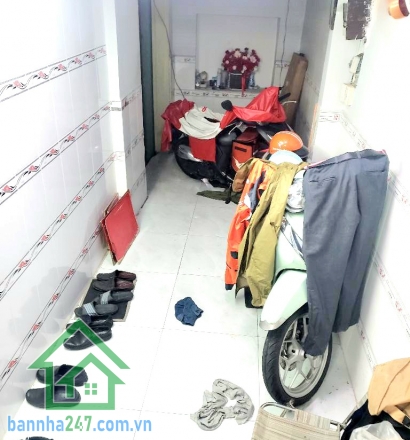 CHỈ 3,3 TỶ - SIÊU RẺ TÂN BÌNH – NHÀ 2 TẦNG – 2PN – DT 2×12M – TRUNG TÂM QUẬN * Kết cấu: 1 trệt 1 lầu, 2PN * Nhà nhỏ xinh – thoáng – vào ở ngay * Vị trí trung tâm Tân Bình, hẻm thông.