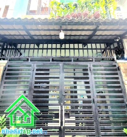 CHỈ 6,85 TỶ (BL) – NHÀ ĐẸP HẺM 4M – NGAY BỆNH VIỆN TÂN PHÚ – SÁT ĐẠI HỌC VĂN HIẾN. DT: 64m² - 4PN, 4WC. DT: (3,8 x 17)m – Kết cấu BTCT 3 tầng (trệt + Lầu + ST) – gồm 4PN, 4WC, phòng khách, bếp. Ngay Bệnh viện Tân Phú, sát Trường Đại học Văn Hiến. Chỉ vài 
