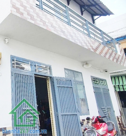 NHỈNH 4 TỶ - TÂN PHÚ - NHÀ NGANG 8.2M – 37m² (2 TẦNG) – 20M RA CÁCH MẠNG. Diện tích: 37m² (8.2 x 5m), sổ hồng riêng. Thiết kế: 1 trệt, 1 lầu, gồm 2 PN, 2 WC,