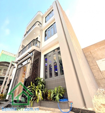 CHỈ 6,2 TỶ - HẺM Ô TÔ ĐỖ CỬA – TRẦN THỊ NĂM – QUẬN 12 Kế bên Bệnh viện Quận 12, thông Dương Thị Mười, đi Gò Vấp chỉ 10 phút. Nhà xây mới, kết cấu trệt + 2 lầu +  sân thượng, gồm 5 phòng ngủ – 3 WC, phòng khách, bếp, phòng giặt, ban công và sân thượng rộn