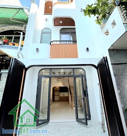 CHỈ 7,5 TỶ – HẺM NHỰA 6M – TÂN QUÝ – GÒ DẦU – Ô TÔ NGỦ TRONG NHÀ DT: 48m² (4x12)m – 4PN – 3WC – NHÀ ĐẸP Ở NGAY Kết cấu: 1 trệt 2 lầu – 4PN, 3WC, nhà mới đẹp