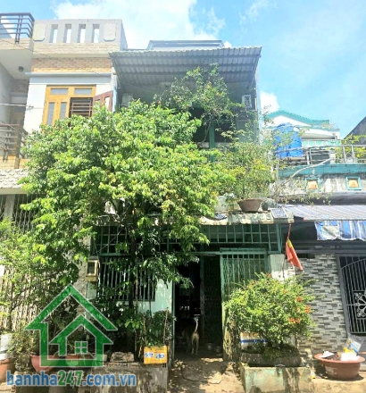NHỈNH 4 TỶ – HẺM 8M THÔNG – HƯƠNG LỘ 2 – BÌNH TRỊ ĐÔNG, BÌNH TÂN  Vị trí đắc địa hiếm có– Hẻm trước nhà 8m rộng rãi, thông thoáng, 1 sẹt ngắn– Di chuyển nhanh ra Quốc lộ 1A – Tên Lửa – Kinh Dương Vương – Chiến Lược – Tỉnh lộ 10