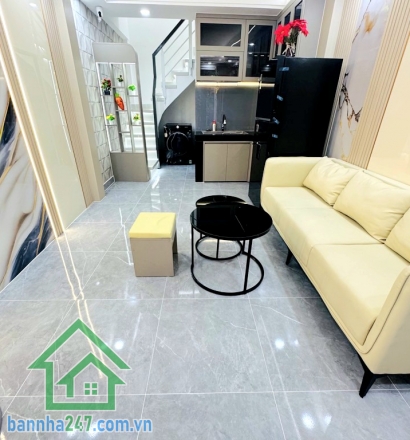 CHỈ 3,35 TỶ - NHÀ PHẠM VĂN BẠCH, TRẦN THÁNH TÔNG – HẺM 3M, GẦN Ô TÔ – FULL NỘI THẤT – SHR Diện tích: 21m² (3,2x6,6)m, công nhận 19m², vuông A4. Kết cấu: 2 tầng + lửng.