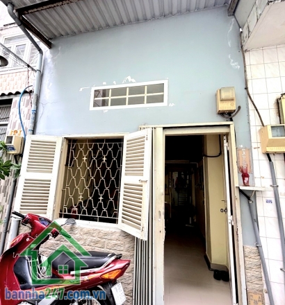 CHỈ 4,3 TỶ - HXH – SÁT MẶT TIỀN – VUÔNG VỨC – KHU ẨM THỰC HÀ TÔN QUYỀN – GIÁP Q5 & Q10 - DT: 30M² (3X10)M - 2 TẦNG Kết cấu: 1 trệt, 1 lửng suốt, nhà sáng sủa – – mát mẻ. Nhà cũ tiện sửa hoặc xây mới theo nhu cầu