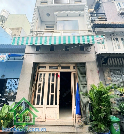 CHỈ 4.65 TỶ – NHÀ 3 TẦNG ĐÚC BTCT CỨNG CÁP – HẺM XE TẢI 6M – GẦN AEON TÂN PHÚ Diện tích: 4 x 10m (40m²)- DTSD: 100m². Kết cấu: 3 tầng (1 trệt + 1 lửng + 1 lầu)  3PN – 2 WC