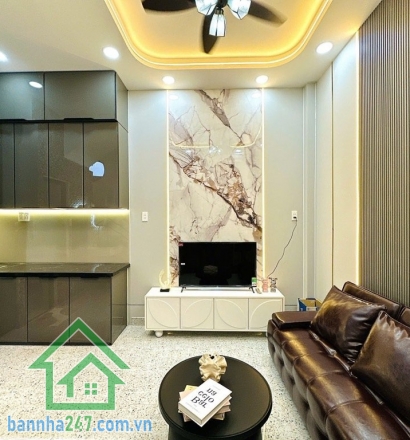 CHỈ 4 TỶ–NHÀ MỚI ĐẸP – HẺM 3M–NGAY CHỢ BÀ CHIỂU–GIÁP QUẬN 1–3 TẦNG BTCT-DT: 20m² (DTSD 60m²)- 2PN – 3WC DT: 20m² (DTSD 60m²) Kết cấu: 3 tầng BTCT + mái tôn, 2PN-3WC