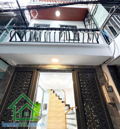 CHỈ 2,55 TỶ – NHÀ 3 TẦNG MỚI – KHU VIP BÌNH LONG Giáp Tân Phú – Ngay khu 4 Xã – Cách 1 căn ra MT lớn  Điểm mạnh cực hiếm trong tầm giá Vị trí đẹp – dân trí cao, khu vip gần Chợ Bình Long. Chỉ 1 căn ra mặt tiền đường lớn, giá trị tăng tốt. Hẻm xe hơi sát b