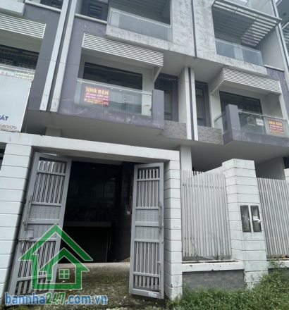 SIÊU PHẨM ĐẦU TƯ – NHÀ PHỐ 5 TẦNG XÂY THÔ – KHU VIP MIZUKI PARK - CHỈ 12 TỶ. ✔ DT đất: 100m² (5x20m) – DT sàn: 329.6m² ✔ Kết cấu: Hầm – 3 Lầu – Sân thượng trướ và sau.