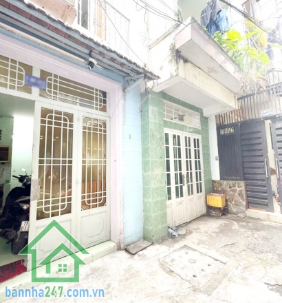CHỈ 3 TỶ – NHÀ ĐẸP 3 TẦNG – GIÁP KHU BẮC HẢI – GẦN HẺM XE HƠI – SỔ RIÊNG NỞ HẬU TÀI LỘC - 2 PN, 2 WC Vị trí đắc địa: Giáp Quận 10, sát khu Bắc Hải – khu dân cư, khu dân cư sầm uất, an ninh.