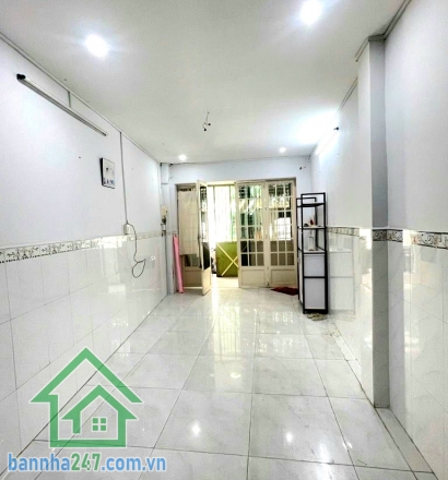 CHỈ 5,5 TỶ (TL) – 2 MẶT HẺM NGÔ GIA TỰ – QUẬN 10 – 41M² - 2PN – 2WC Căn nhà hiếm – 2 mặt thoáng trước sau – ở cực kỳ thoải mái! Diện tích: 41m² (3.3 × 12.5m)  Mob 0933144037