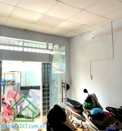 CHỈ 4,1 TỶ – NGUYỄN VĂN CÔBNG - GẦN BỆNH VIỆN 175 – ĐẤT ĐẸP TIỆN XÂY MỚI • Diện tích: 3,6m x 11m – vuông vức • Hiện trạng: Nhà cấp 4 • Tiện xây mới theo nhu cầu Vị trí cực thuận tiện 