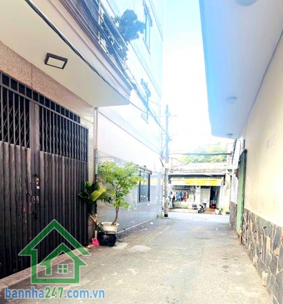 CHỈ 13,75 TỶ – QUỸ ĐẤT ĐẸP TRƯỜNG CHINH, TÂN BÌNH – HẺM NHỰA 5M – Ô TÔ VÀO NHÀ  Cơ hội hiếm sở hữu diện tích lớn – ngang đẹp ngay trung tâm Tân Bình, cực kỳ phù hợp xây mới hoặc giữ tiền lâu dài! Diện tích: 138m² (5.55 × 25.5m) – đất rộng, hiếm trong khu.