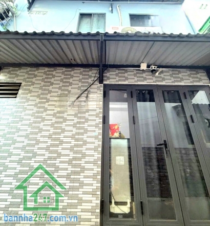 CHỈ 2,35 TỶ – NHÀ NHỎ XINH, VỊ TRÍ ĐẸP NGAY TRUNG TÂM TÂN PHÚ Gần chợ Tân Hương – tiện ích bủa vây, bước chân là tới! Diện tích: 15m² (5,2 x 2,5) Kết cấu: 1 Trệt + 1 Lầu