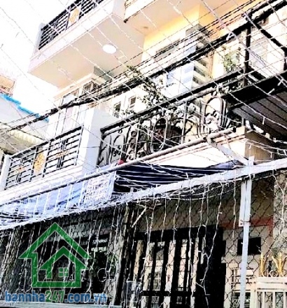 CHỈ 3,7 TỶ – SÁT HXH – LÊ VĂN KHƯƠNG – Q12 – DTSD: 105M² - 3 TẦNG - 3PN – 3WC - NHÀ ĐẸP Ở NGAY. * DT: 35m² (DTSD 105m²) * Kết cấu: 3 Tầng – 3PN – 3WC * Hoàn công đủ