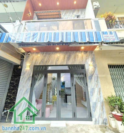 CHỈ 3,65 TỶ – SIÊU PHẨM NHÀ ĐẸP TRUNG TÂM TÂN PHÚ – HẺM XE HƠI 7M – FULL NỘI THẤT – Ở NGAY Diện tích: 21m² (4x5.3m) Kết cấu: 1 trệt, 1 lầu, 1PN lớn, 2WC, ban công.