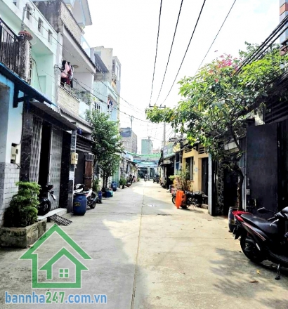CHỈ 5,4 TỶ – HẺM NHỰA 8M Ô TÔ THÔNG – GIÁP TÂN PHÚ - DT: 60m² - 2 TẦNG - 3 PN - 2WC * Diện tích: 60m² * Kết cấu: 1 trệt 1 lầu * Công năng: 3PN – 2 WC