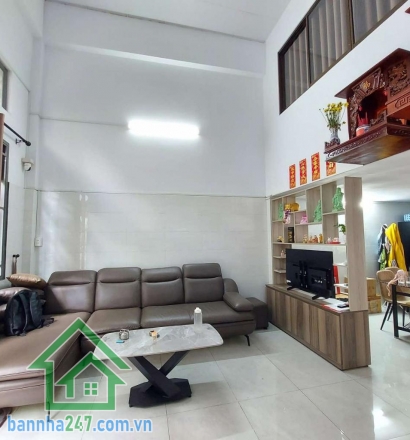NHỈNH 7 TỶ - TRUNG TÂM Q11 – NHÀ 2 MẶT HẺM OTO – Ở NGAY  Vị trí cực đẹp, 2 mặt tiền hẻm trước sau – thông thoáng, xe hơi vào tận nhà 