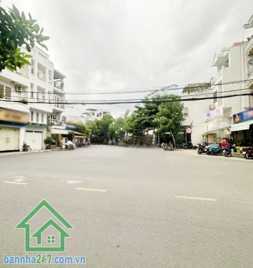 CHỈ 19.5 TỶ – MẶT TIỀN BÀU CÁT, TÂN BÌNH Cơ hội hiếm sở hữu mặt tiền ngay khu Bàu Cát – trung tâm Tân Bình. Nhà BTCT chắc chắn: 1 trệt 2 lầu + sân thượng trước sau. Công năng: 8PN, 6WC, không gian thoáng mát, sạch sẽ.
