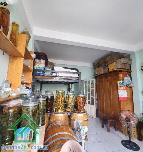 CHỈ 5, 06 TỶ - NHÀ ĐẸP 5 TẦNG – HẺM 3.5M THÔNG – 100M RA TÂN KỲ TÂN QUÝ – DTSD 153M2 Diện tích sổ: 38.2m2 (3.9 x 9.8m), diện tích sử dụng 153m2. Kết cấu:  5 tầng, 3 phòng ngủ, 3 WC, phòng thờ, kho chứa, sân thượng thoáng mát, có sẵn nội thất. 