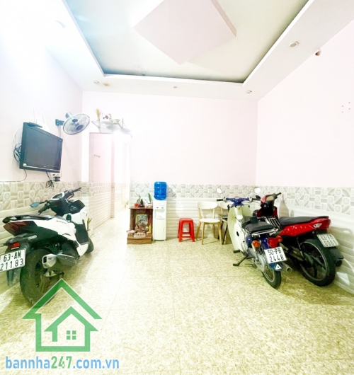 GIÁ 4.5 TỶ (TL) - NHÀ TÂN PHÚ – 56M² – 2 TẦNG – 6PN - 6WC– CHO THUÊ DÒNG TIỀN 15TR/THÁNG. * Diện tích: 56m² (4x14), sổ nở hậu nhẹ. * Kết cấu: 2 tầng kiên cố,. Tương lai ra mặt tiền công viên Hiền Vương. 