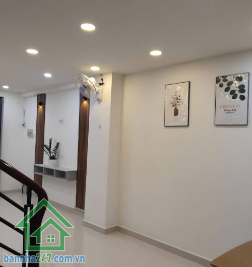 CHỈ 4.8 TỶ – NHÀ ĐẸP 3 TẦNG – TÂN PHÚ GIÁP Q11 – 4PN, 3WC Nhà mới đẹp, dọn vào ở ngay. Diện tích: 38m², kết cấu 3 tầng BTCT chắc chắn. Công năng đầy đủ: 4PN - 3WC