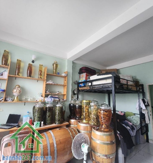 CHỈ 5, 06 TỶ - NHÀ ĐẸP 5 TẦNG – HẺM 3.5M THÔNG – 100M RA TÂN KỲ TÂN QUÝ – DTSD 153M2 Diện tích sổ: 38.2m2 (3.9 x 9.8m), diện tích sử dụng 153m2. Kết cấu:  5 tầng, 3 phòng ngủ, 3 WC, phòng thờ, kho chứa, sân thượng thoáng mát, có sẵn nội thất. 
