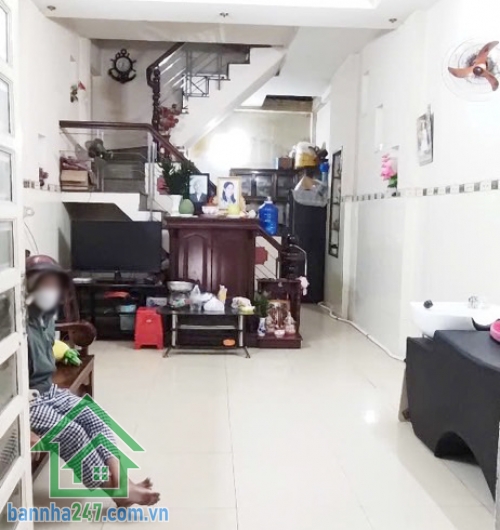 CHỈ 4,6 TỶ - SIÊU PHẨM HÀNG HIẾM – MÃ LÒ + LÊ VĂN QUỚI DT: 4x12m vuông vức – Đường ô tô 5m Kết cấu: 1 trệt 1 lầu, 2PN, 2WC Khu dân trí cao, xóm giềng thân thiện