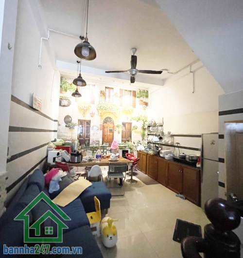 NHỈNH 5 TỶ - NHÀ ĐẸP – DT: 52,4m²  (4,2 x 12,5m) - 4 TẦNG – HẺM XE TẢI – GẦN TÊN LỬA –  4PN, 3WC   Diện tích: 52,4m² (4,2 x 12,5m), sổ vuông vức. Kết cấu: 1 trệt 2 lầu + sân thượng, gồm 4PN, 3WC, phòng giặt, sân phơi, sân thượng cực rộng.
