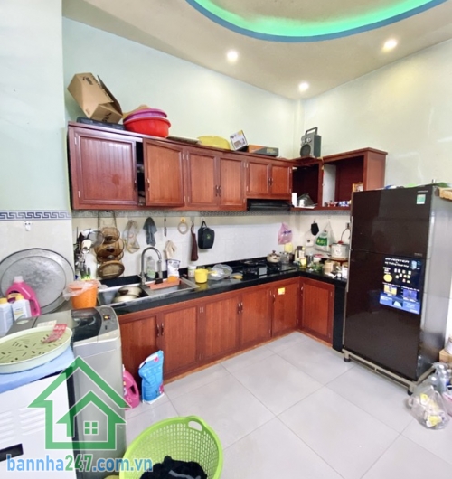 CHỈ 4.65 TỶ – NHÀ CHÍNH CHỦ LÂU NĂM – GẦN CHỢ VẢI TÂN PHÚ – 2 TẦNG BTCT – 40M² Diện tích: 40m² (4 x 10m), sổ vuông A4 đẹp. Kết cấu: 1 trệt 1 lầu, BTCT kiên cố