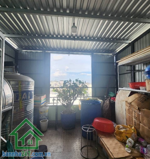 CHỈ 5, 06 TỶ - NHÀ ĐẸP 5 TẦNG – HẺM 3.5M THÔNG – 100M RA TÂN KỲ TÂN QUÝ – DTSD 153M2 Diện tích sổ: 38.2m2 (3.9 x 9.8m), diện tích sử dụng 153m2. Kết cấu:  5 tầng, 3 phòng ngủ, 3 WC, phòng thờ, kho chứa, sân thượng thoáng mát, có sẵn nội thất. 