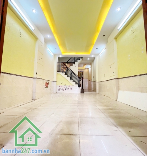 MTKD ĐƯỜNG NHỰA 10M – NHÀ 2 TẦNG BTCT – BÌNH TRỊ ĐÔNG, BÌNH TÂN – DT 68M2 (4x17) – 2PN, 2WC Kết cấu: 1 trệt 1 lầu kiên cố, sàn bê tông cốt thép, 2PN, 2WC. giáp Tân Phú và Quận 6, gần chợ, siêu thị, trường học, nhà thờ. Đường nhựa trước nhà 10m