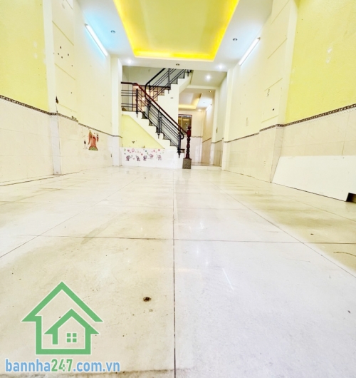 MTKD ĐƯỜNG NHỰA 10M – NHÀ 2 TẦNG BTCT – BÌNH TRỊ ĐÔNG, BÌNH TÂN – DT 68M2 (4x17) – 2PN, 2WC Kết cấu: 1 trệt 1 lầu kiên cố, sàn bê tông cốt thép, 2PN, 2WC. giáp Tân Phú và Quận 6, gần chợ, siêu thị, trường học, nhà thờ. Đường nhựa trước nhà 10m