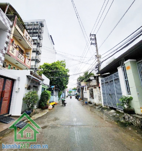 NHỈNH 6 TỶ - NHÀ MẶT TIỀN ĐƯỜNG 8M – NGAY LŨY BÁN BÍCH -  DT: 52m²  SHR,  PHÁP LÝ CHUẨN. Hiện trạng nhà cấp 4, coi như mua đất tặng nhà. Mặt tiền đường nhựa 8m