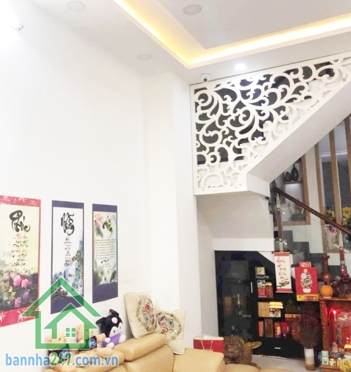 CHỈ 6,4 TỶ - BÁN NHÀ HẺM XE HƠI LÊ VĂN QUỚI – DIỆN TÍCH 60M2 – 4PN – 5WC – Diện tích: 4 x 15m vuông vức, công nhận đủ. Kết cấu: 1 trệt, 2 lầu, sân thượng, gồm 4pn + 5wc