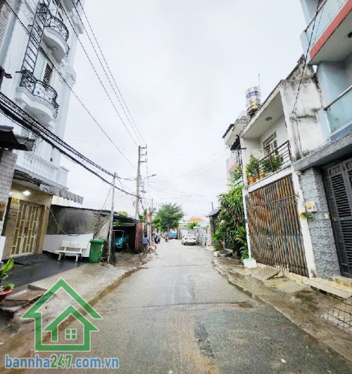 NHỈNH 6 TỶ - NHÀ MẶT TIỀN ĐƯỜNG 8M – NGAY LŨY BÁN BÍCH -  DT: 52m²  SHR,  PHÁP LÝ CHUẨN. Hiện trạng nhà cấp 4, coi như mua đất tặng nhà. Mặt tiền đường nhựa 8m