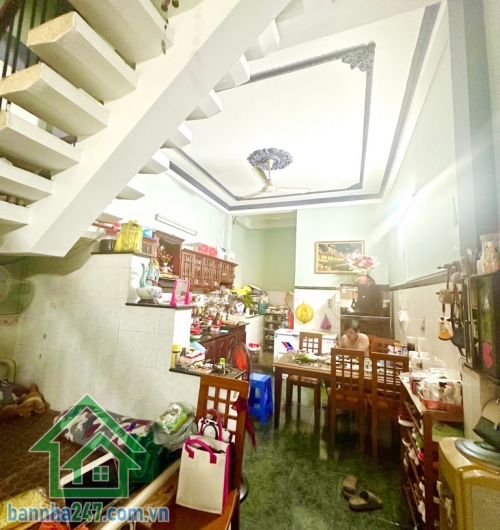 16.5 TỶ – MẶT TIỀN ĐƯỜNG 12M – KHU VIP BÀU CÁT, TÂN BÌNH -  5PN  - 4WC   DT: 71m² (4x18m), ngang đẹp chuẩn phong thủy. Kết cấu 4 tầng: trệt, 2 lầu, sân thượng.