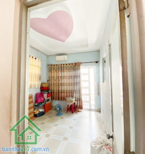 CHỈ 5 TỶ – NHÀ 4 TẦNG BTCT – HẺM 3 GÁC – LÊ TRỌNG TẤN – 4PN RỘNG – 5WC Kết cấu: 1 trệt 3 lầu + sân thượng – 4 phòng ngủ rộng – 5 WC – bếp – phòng khách – sân phơi riêng biệt 