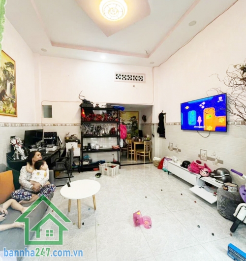 CHỈ 4,6 TỶ - NHÀ ĐẸP – 36.5m²  - 3 TẦNG – HẺM XE HƠI – ĐƯỜNG TÂN THÀNH, TÂN PHÚ - 3PN – 3WC   Diện tích: 36.5m² (4.3 x 8.5m), sổ hồng riêng, vuông vức. Kết cấu: 1 trệt, 1 lửng, 1 lầu, 3 PN, 3WC. Nhà đã sửa mới, dọn vào ở ngay.