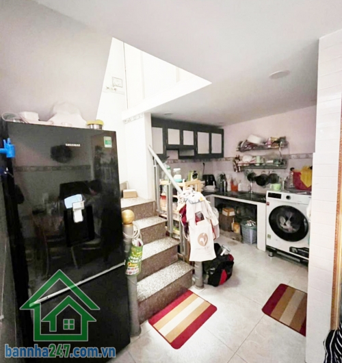 CHỈ 4,6 TỶ - NHÀ ĐẸP – 36.5m²  - 3 TẦNG – HẺM XE HƠI – ĐƯỜNG TÂN THÀNH, TÂN PHÚ - 3PN – 3WC   Diện tích: 36.5m² (4.3 x 8.5m), sổ hồng riêng, vuông vức. Kết cấu: 1 trệt, 1 lửng, 1 lầu, 3 PN, 3WC. Nhà đã sửa mới, dọn vào ở ngay.
