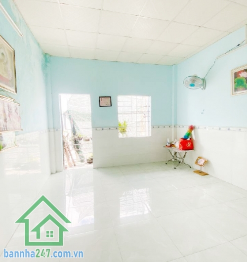 BÁN NHÀ NGAY BIGC TRƯỜNG CHINH – CHỈ 5,6 TỶ TL Diện tích: 69m2 (4x17m) – Nhà 3 tầng BTCT chắc chắn Kết cấu: 1 trệt, 2 lầu, 3 phòng ngủ, 2WC, ban công rộng thoáng.