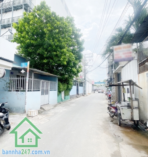 NHỈNH 6 TỶ - NHÀ MẶT TIỀN ĐƯỜNG 8M – NGAY LŨY BÁN BÍCH -  DT: 52m²  SHR,  PHÁP LÝ CHUẨN. Hiện trạng nhà cấp 4, coi như mua đất tặng nhà. Mặt tiền đường nhựa 8m
