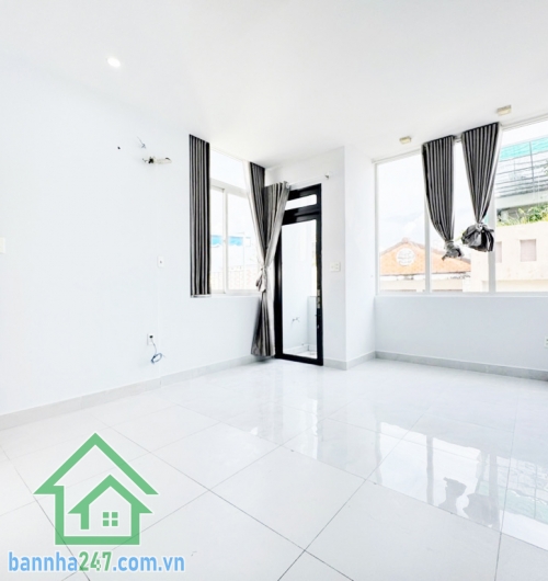 NHÀ MỚI – 4 TẦNG BTCT KIÊN CỐ – GIÁP TÂN PHÚ –3PN, 2WC. NHỈNH 4 TỶ Diện tích: 32m² (4x8m). Kết cấu: 1 trệt, 1 lửng, 2 lầu – 3PN, 2WC. Nhà đẹp, thiết kế hiện đại. 