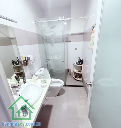 CHỈ 6,4 TỶ - BÁN NHÀ HẺM XE HƠI LÊ VĂN QUỚI – DIỆN TÍCH 60M2 – 4PN – 5WC – Diện tích: 4 x 15m vuông vức, công nhận đủ. Kết cấu: 1 trệt, 2 lầu, sân thượng, gồm 4pn + 5wc
