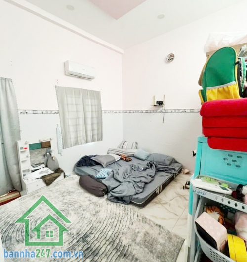 CHỈ 4,6 TỶ - NHÀ ĐẸP – 36.5m²  - 3 TẦNG – HẺM XE HƠI – ĐƯỜNG TÂN THÀNH, TÂN PHÚ - 3PN – 3WC   Diện tích: 36.5m² (4.3 x 8.5m), sổ hồng riêng, vuông vức. Kết cấu: 1 trệt, 1 lửng, 1 lầu, 3 PN, 3WC. Nhà đã sửa mới, dọn vào ở ngay.