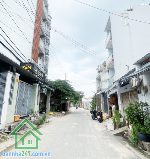 NHỈNH 6 TỶ - NHÀ MẶT TIỀN ĐƯỜNG 8M – NGAY LŨY BÁN BÍCH -  DT: 52m²  SHR,  PHÁP LÝ CHUẨN. Hiện trạng nhà cấp 4, coi như mua đất tặng nhà. Mặt tiền đường nhựa 8m